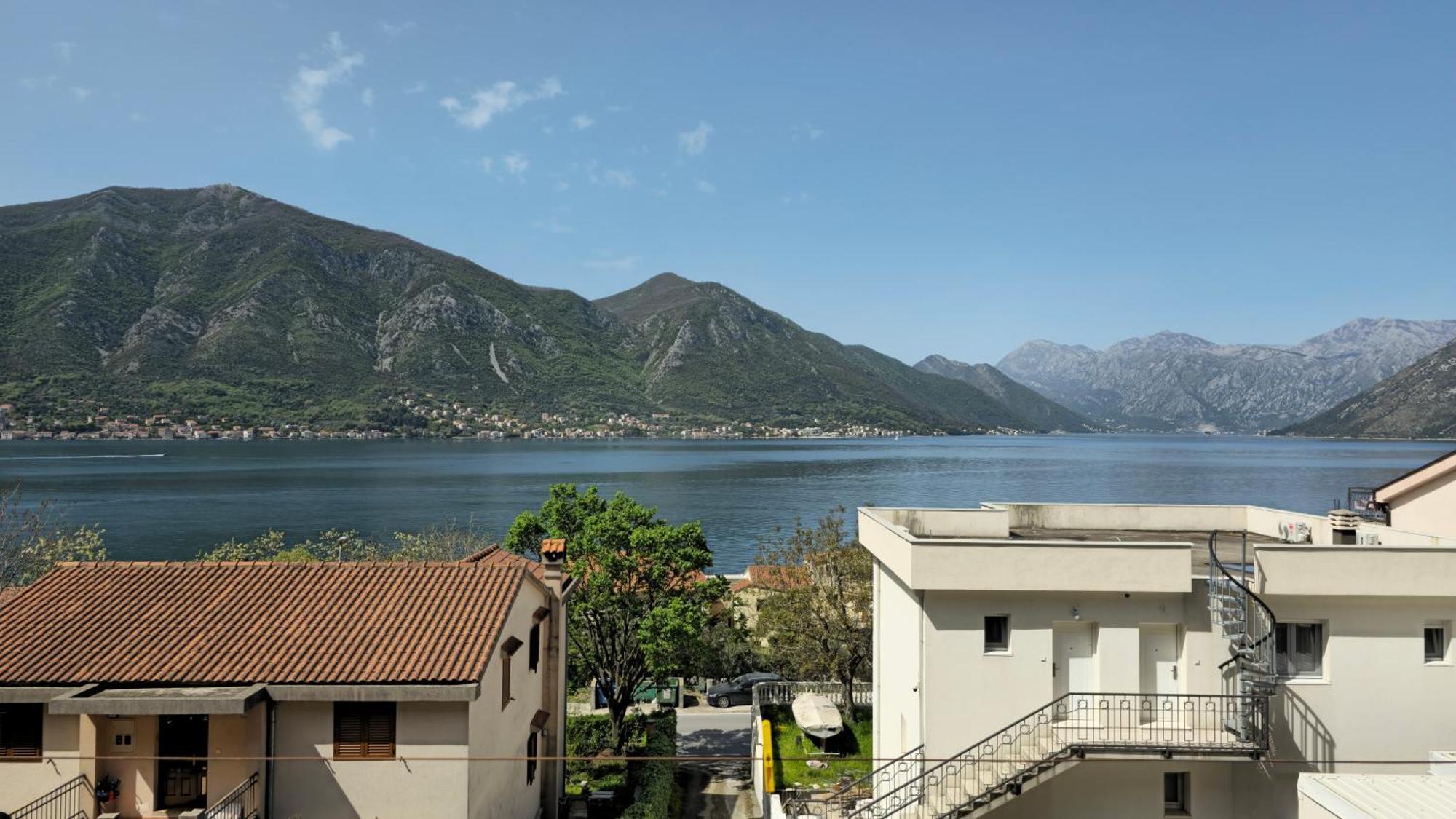 Modern Seaside Escape - Stunning Sea View - Private & Stylish Lejlighed Kotor Eksteriør billede