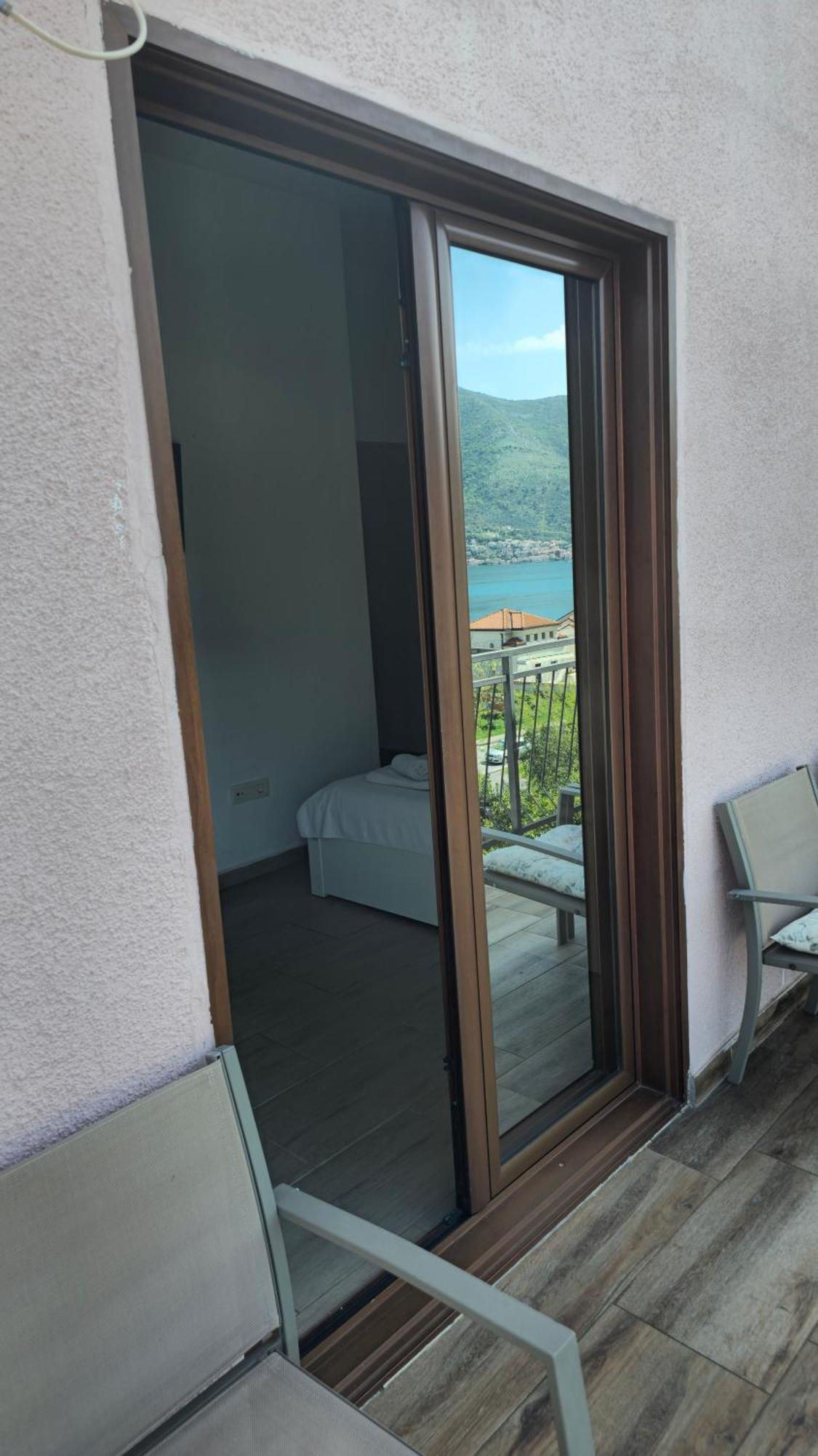 Modern Seaside Escape - Stunning Sea View - Private & Stylish Lejlighed Kotor Eksteriør billede