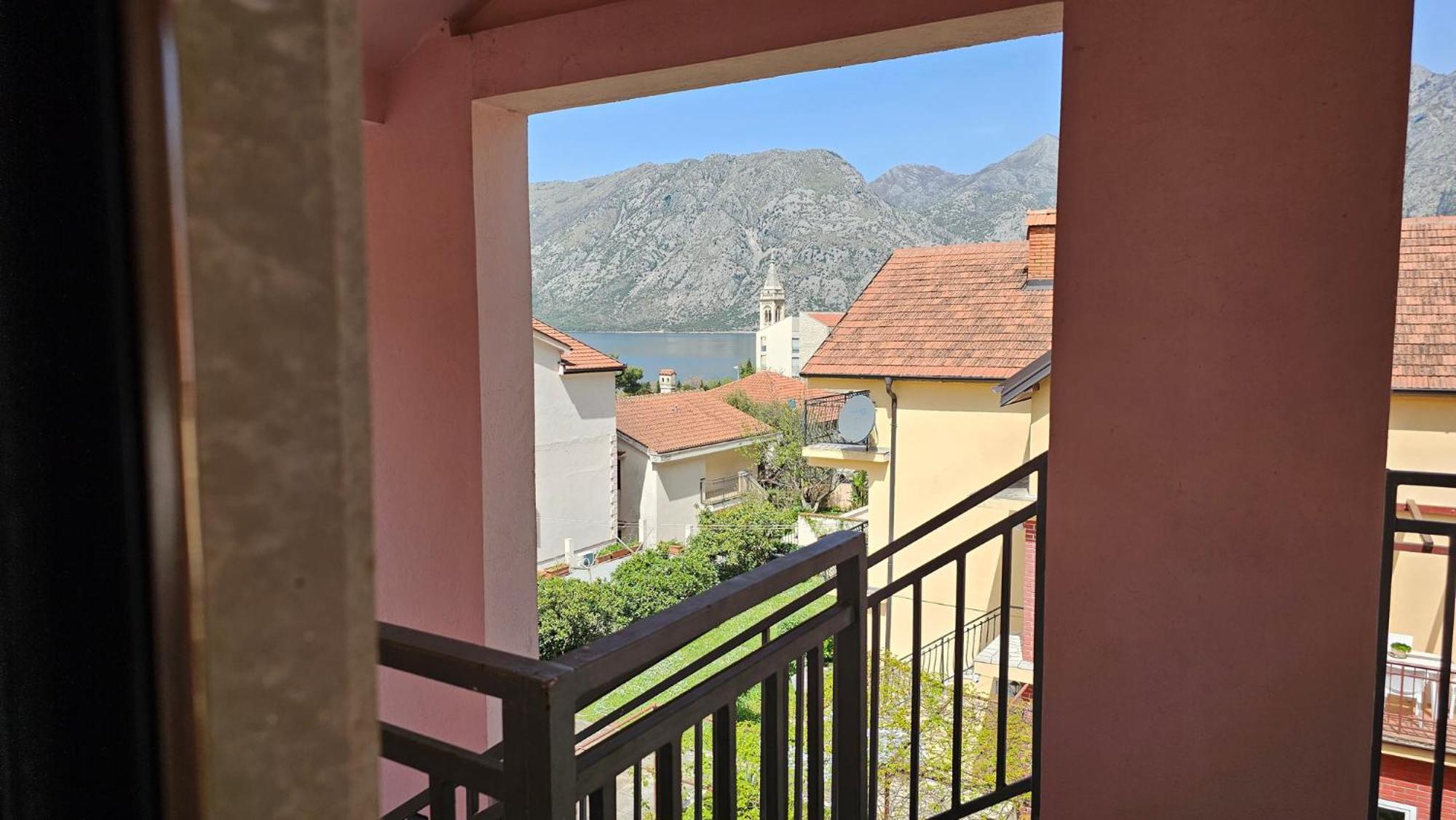 Modern Seaside Escape - Stunning Sea View - Private & Stylish Lejlighed Kotor Eksteriør billede