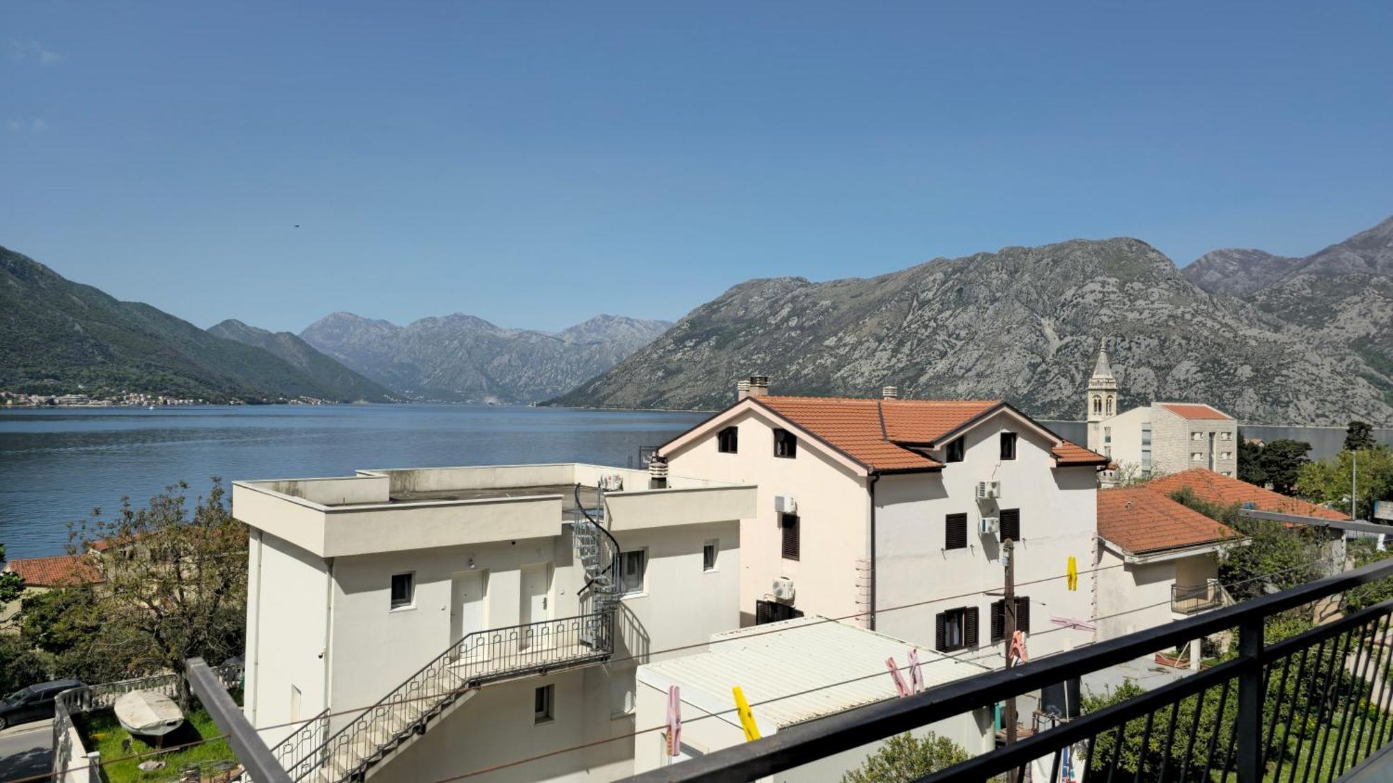 Modern Seaside Escape - Stunning Sea View - Private & Stylish Lejlighed Kotor Eksteriør billede