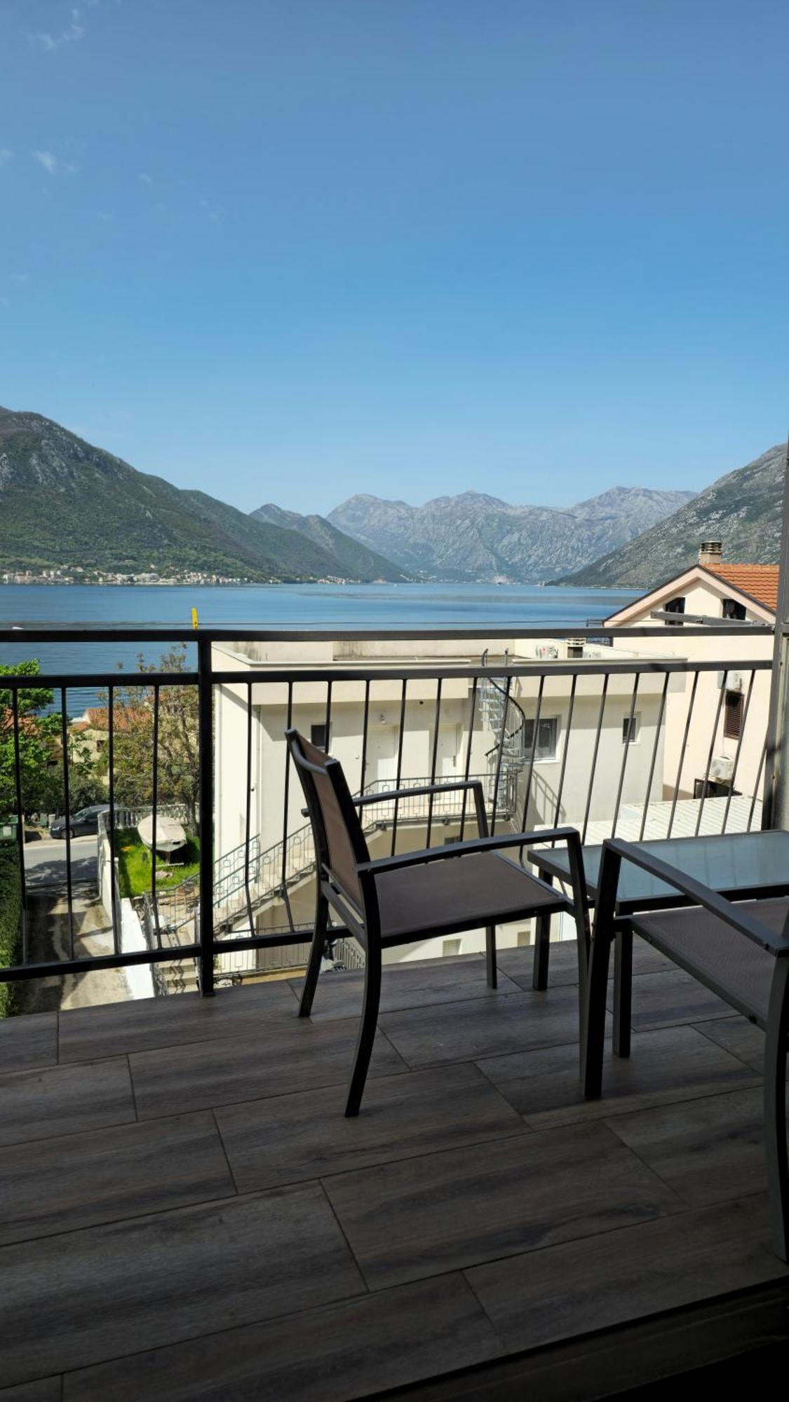 Modern Seaside Escape - Stunning Sea View - Private & Stylish Lejlighed Kotor Eksteriør billede