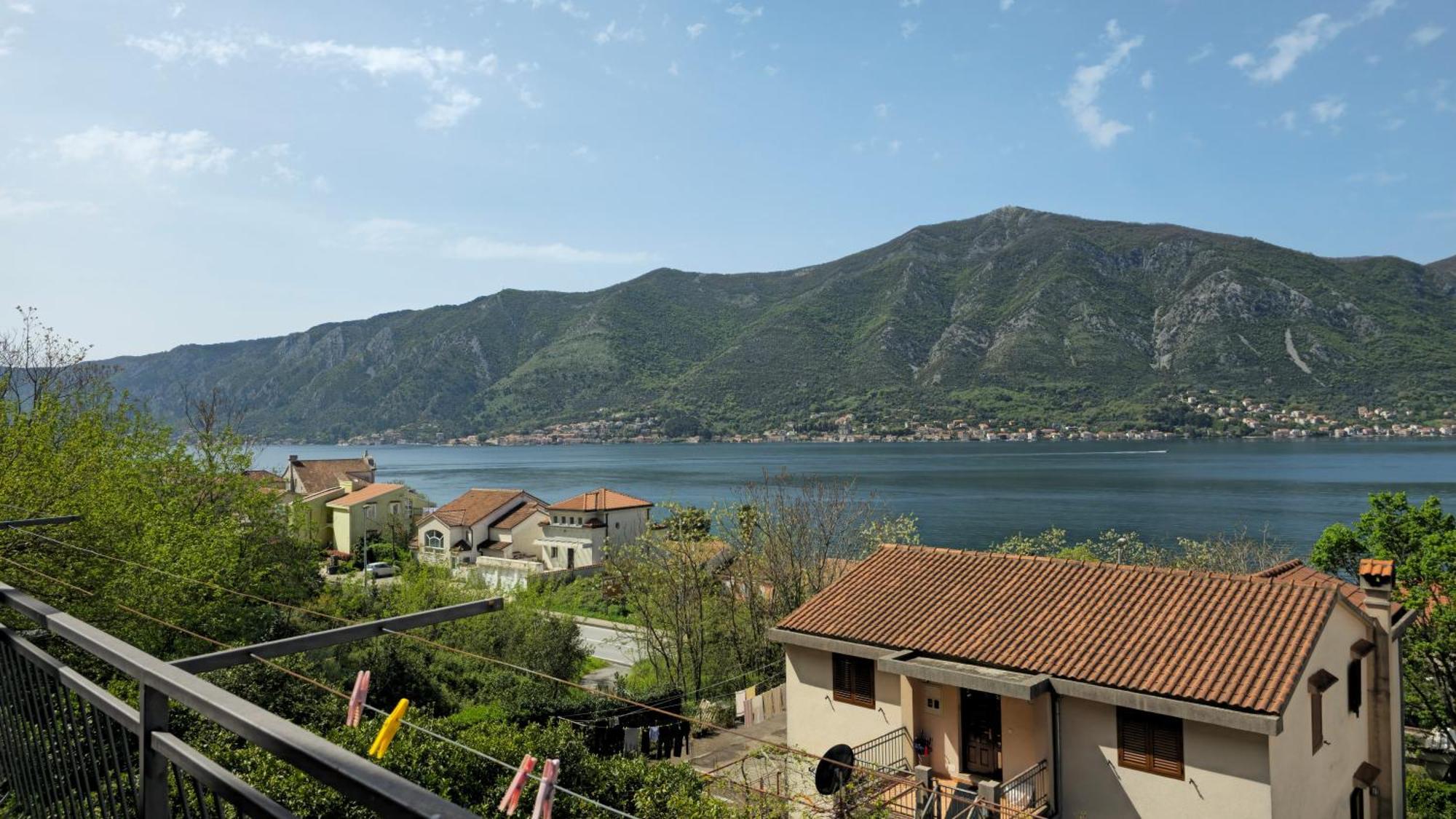 Modern Seaside Escape - Stunning Sea View - Private & Stylish Lejlighed Kotor Eksteriør billede