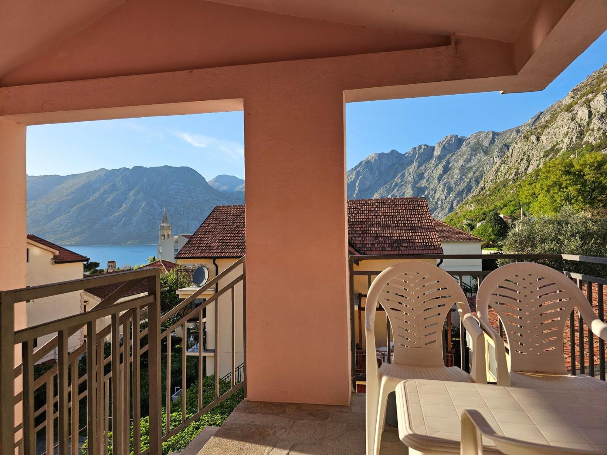 Modern Seaside Escape - Stunning Sea View - Private & Stylish Lejlighed Kotor Eksteriør billede
