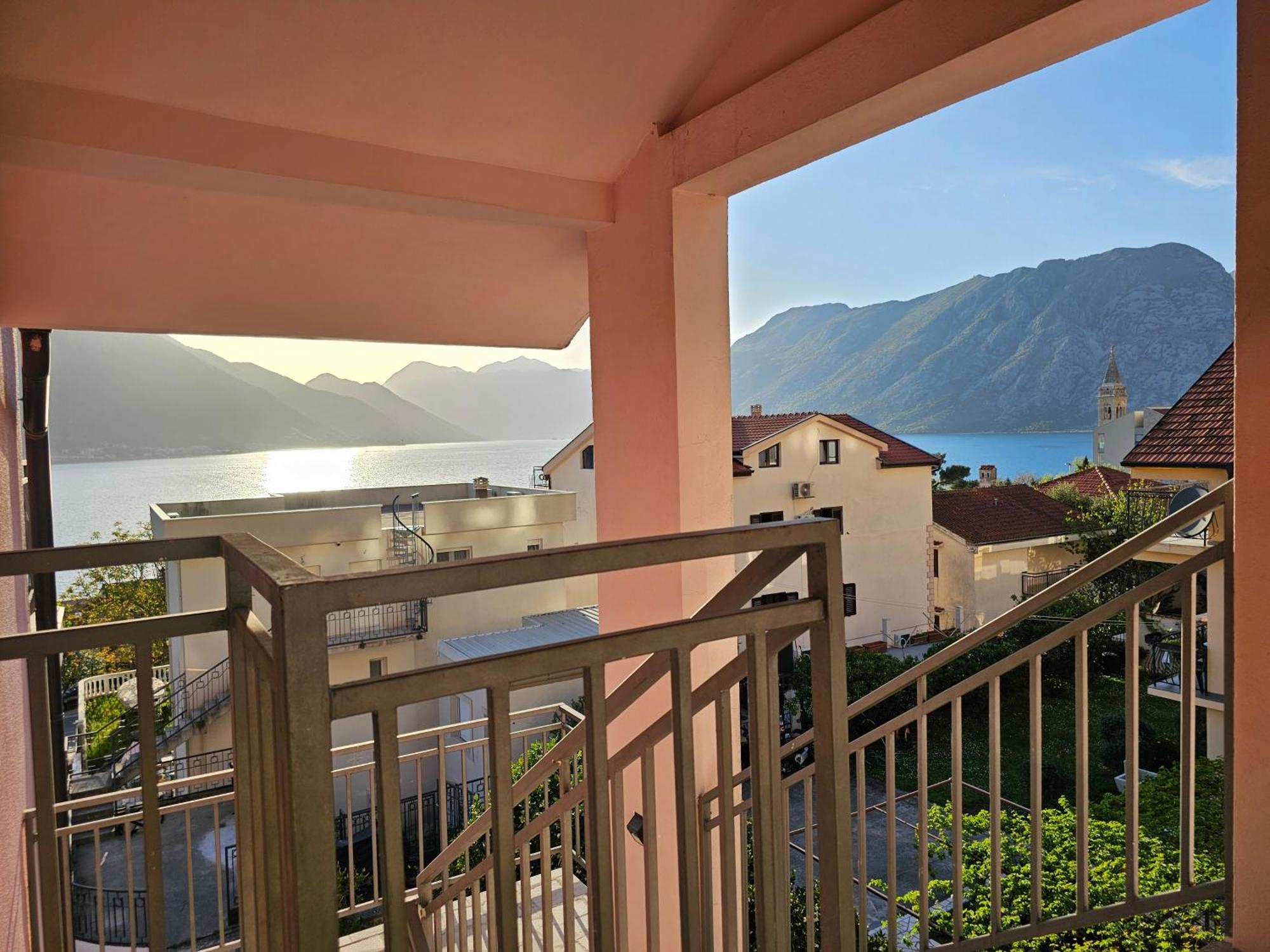 Modern Seaside Escape - Stunning Sea View - Private & Stylish Lejlighed Kotor Eksteriør billede
