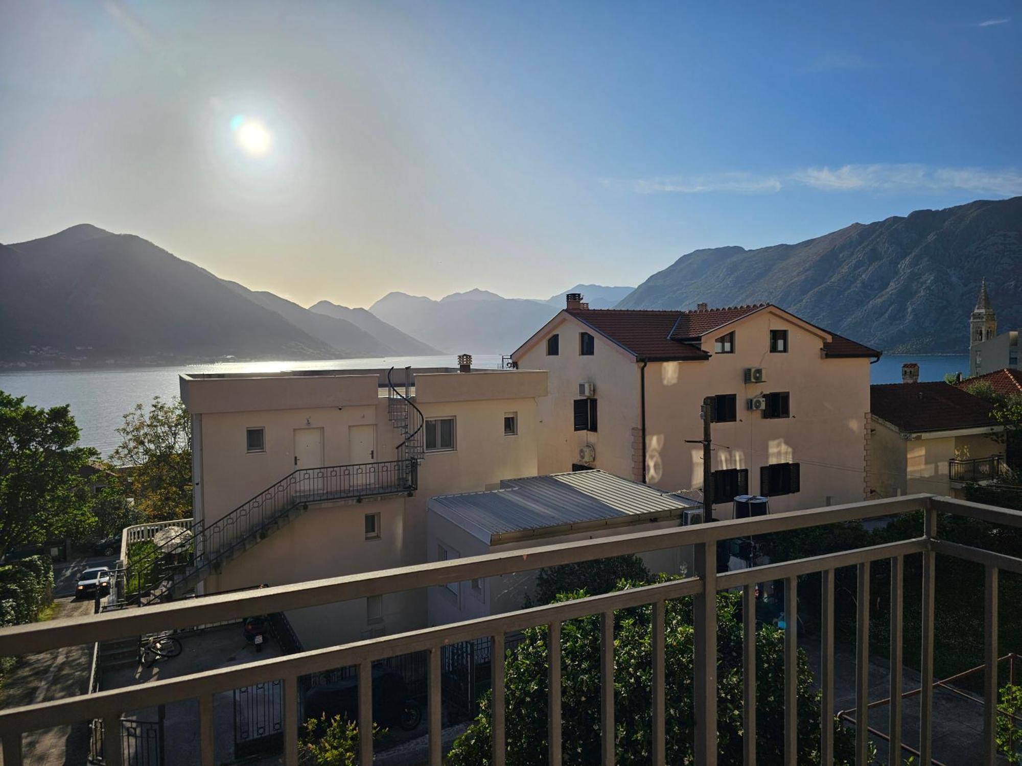 Modern Seaside Escape - Stunning Sea View - Private & Stylish Lejlighed Kotor Eksteriør billede