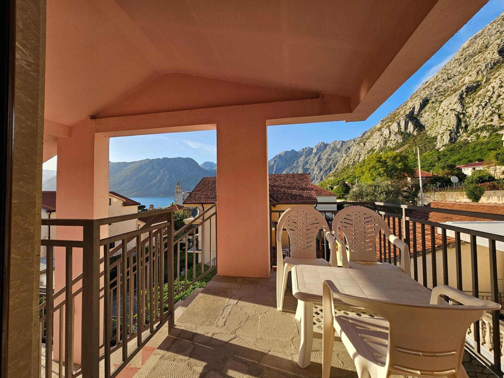 Modern Seaside Escape - Stunning Sea View - Private & Stylish Lejlighed Kotor Eksteriør billede