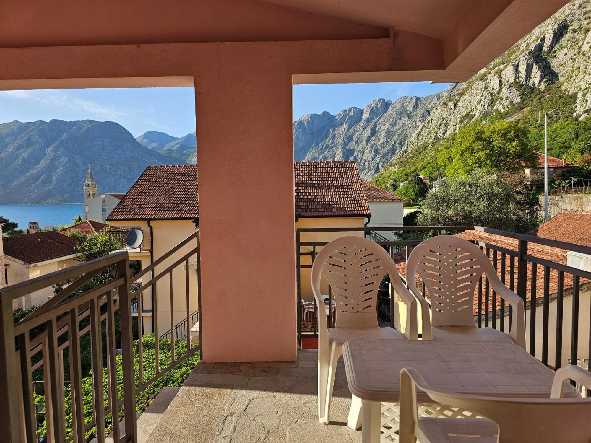 Modern Seaside Escape - Stunning Sea View - Private & Stylish Lejlighed Kotor Eksteriør billede
