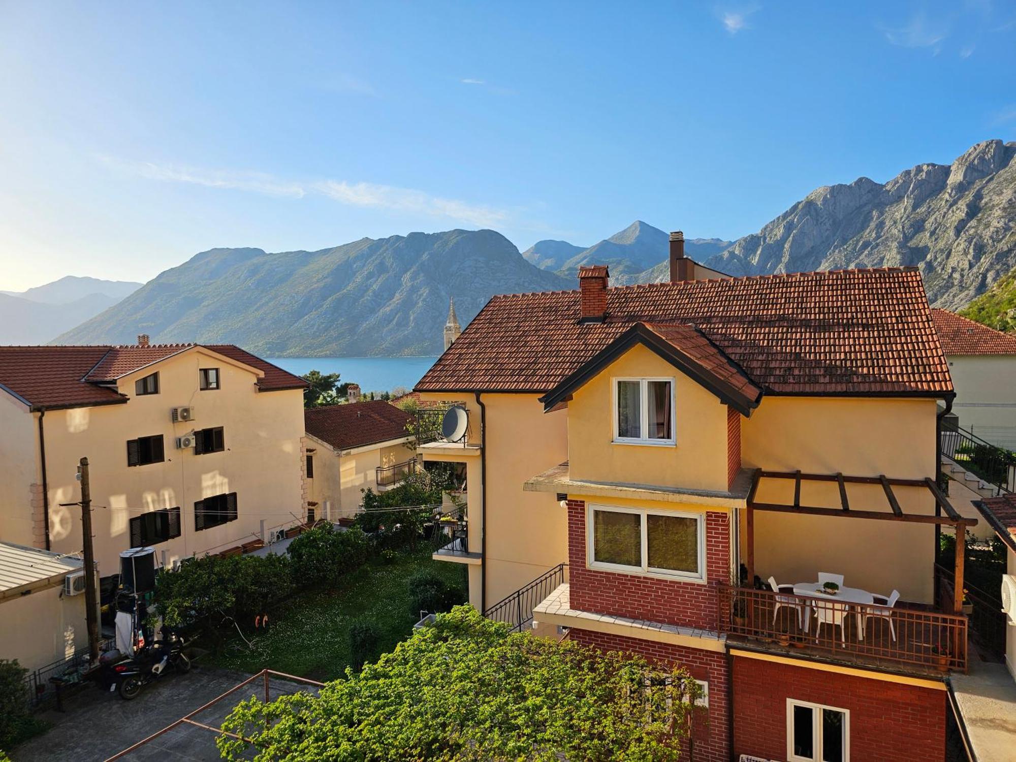 Modern Seaside Escape - Stunning Sea View - Private & Stylish Lejlighed Kotor Eksteriør billede