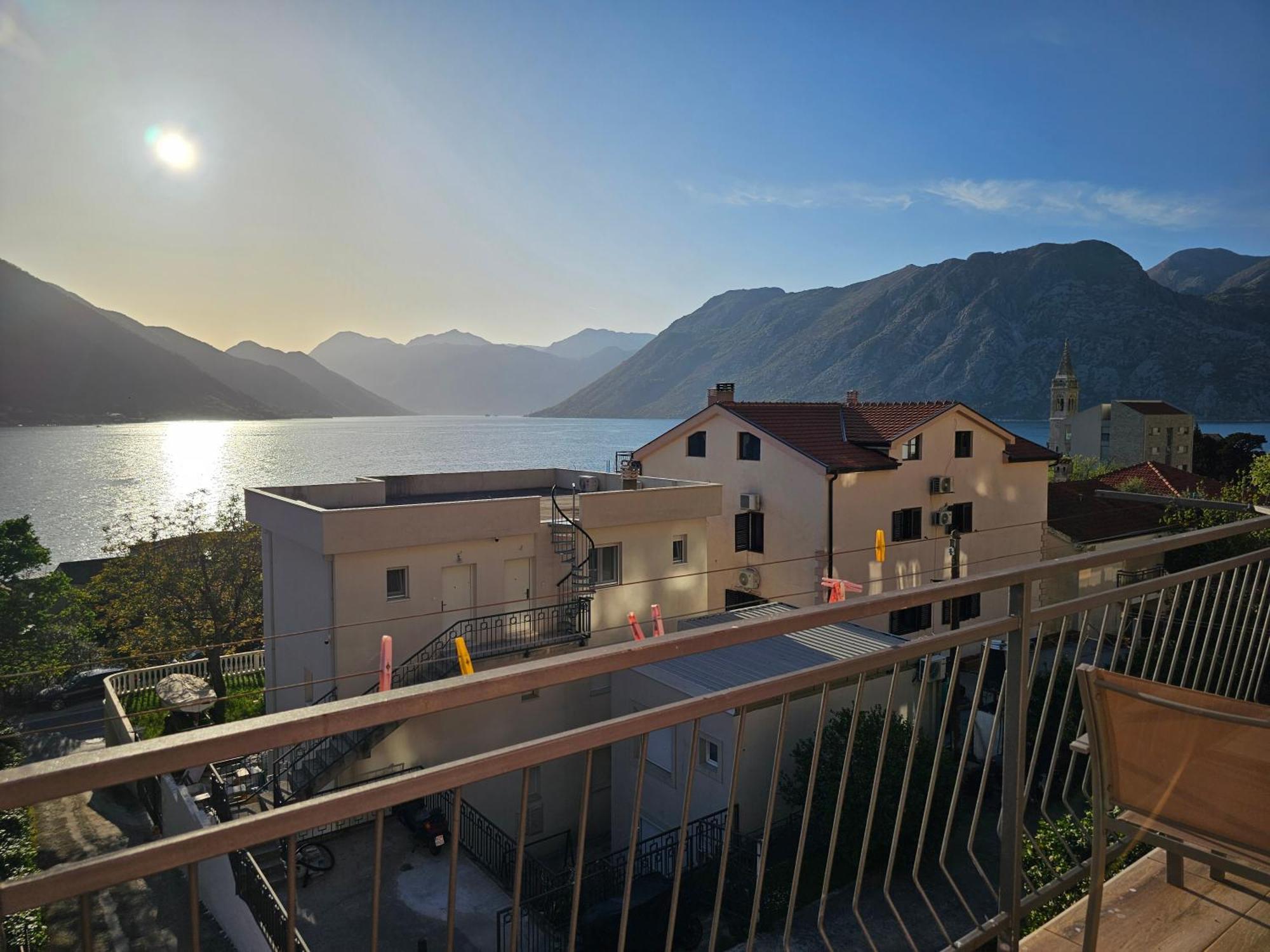 Modern Seaside Escape - Stunning Sea View - Private & Stylish Lejlighed Kotor Eksteriør billede