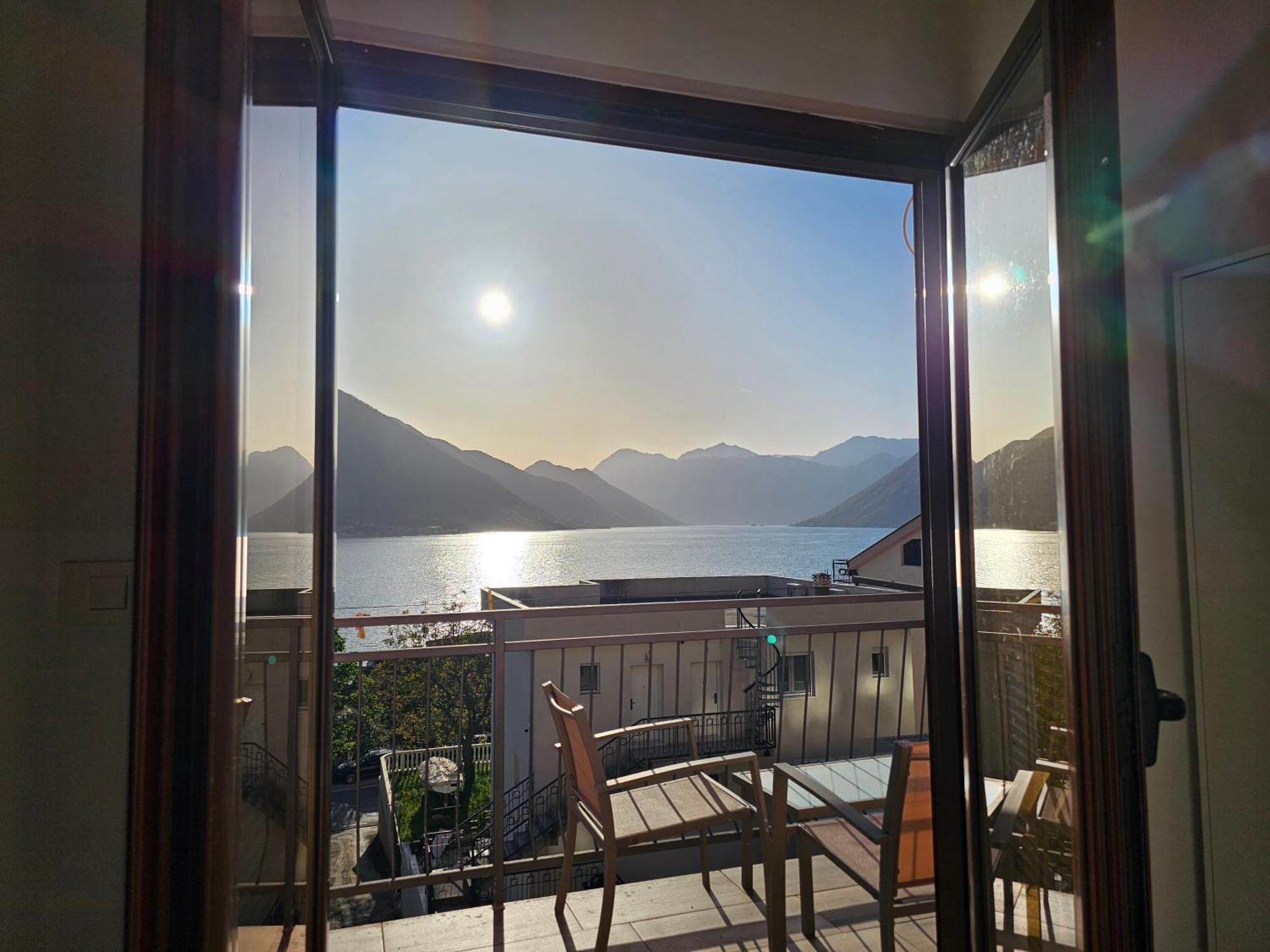 Modern Seaside Escape - Stunning Sea View - Private & Stylish Lejlighed Kotor Eksteriør billede