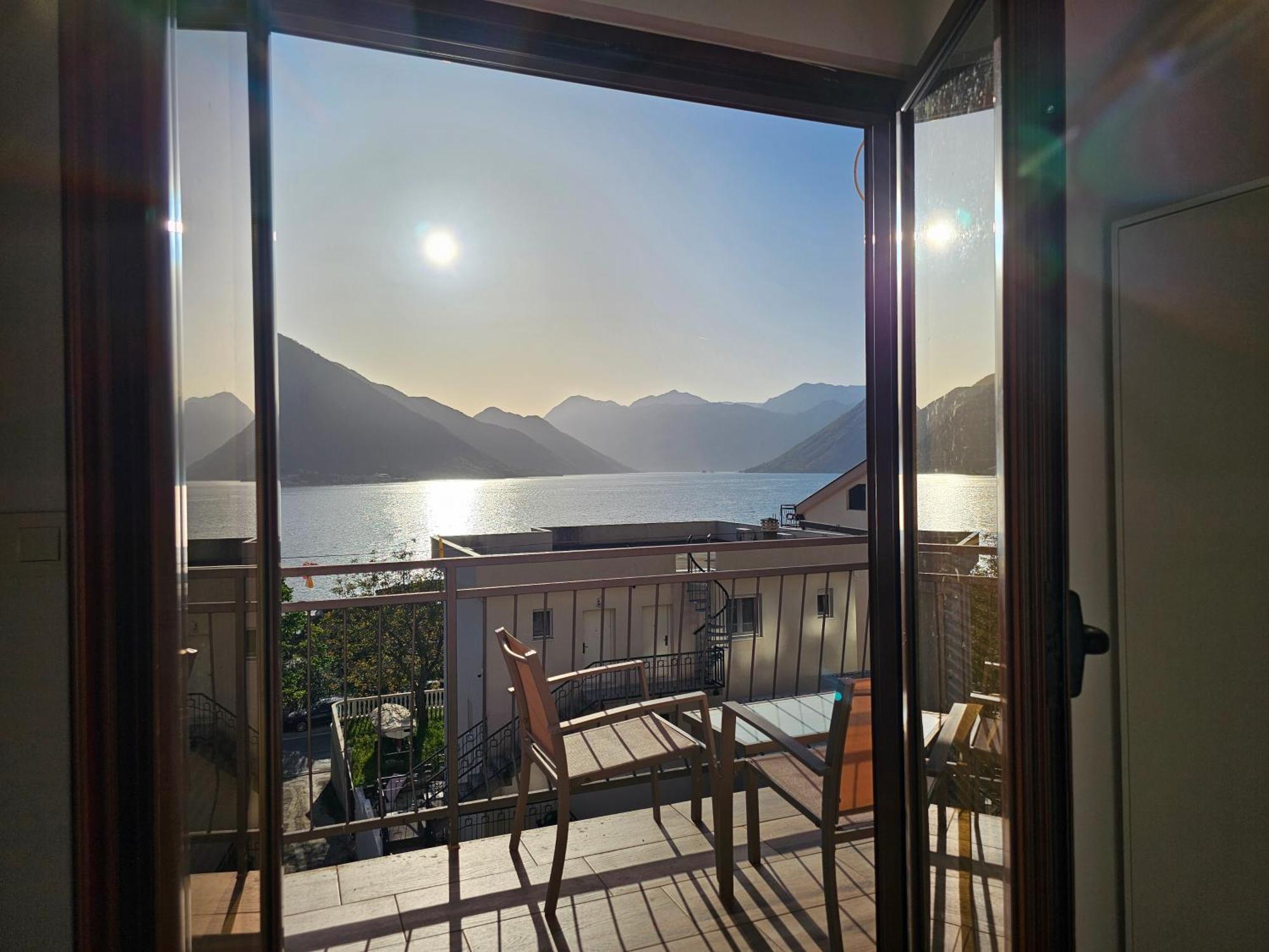 Modern Seaside Escape - Stunning Sea View - Private & Stylish Lejlighed Kotor Eksteriør billede