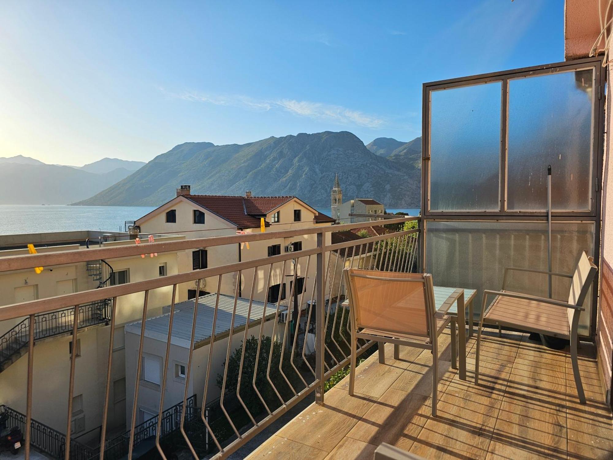 Modern Seaside Escape - Stunning Sea View - Private & Stylish Lejlighed Kotor Eksteriør billede