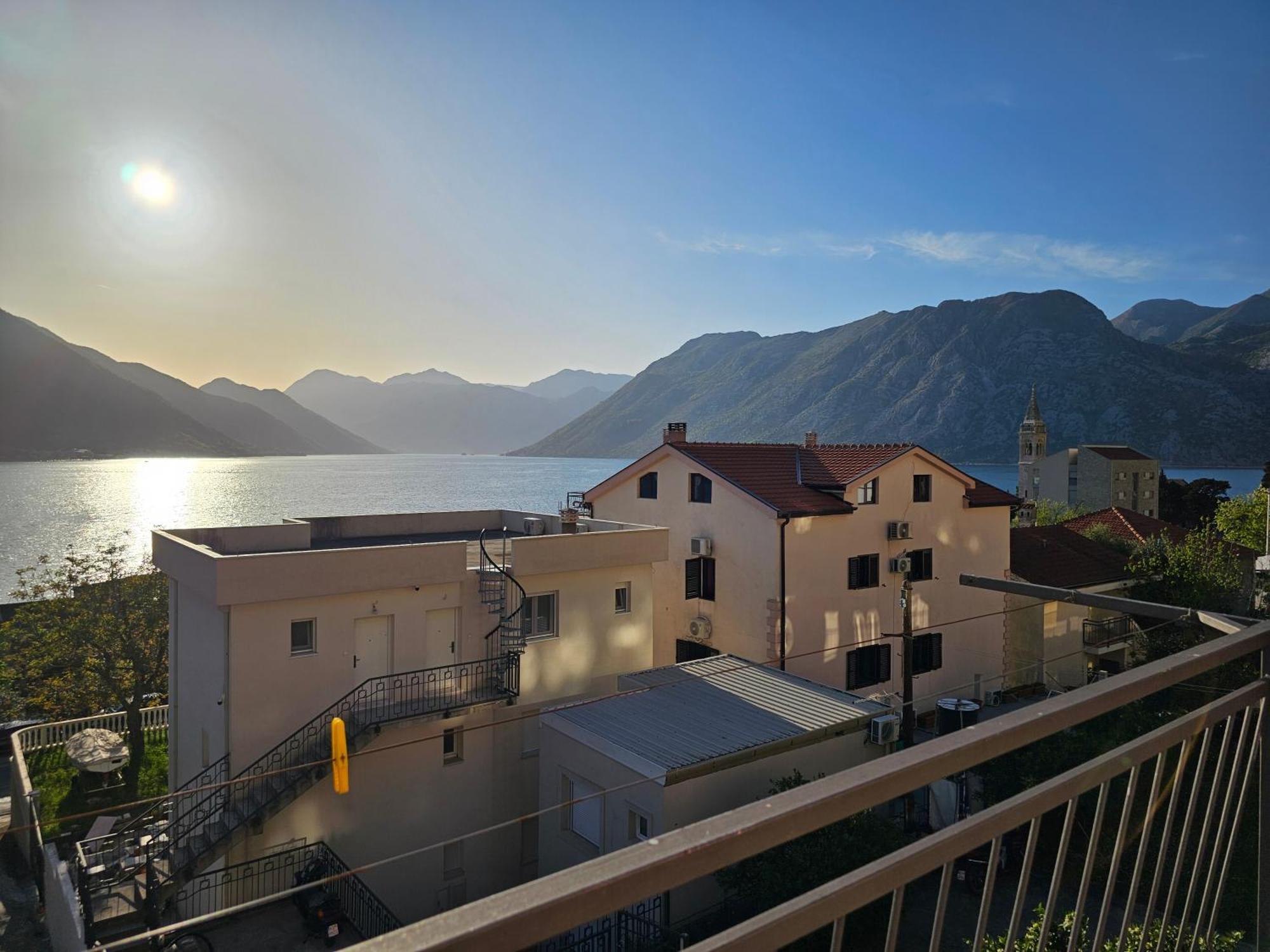 Modern Seaside Escape - Stunning Sea View - Private & Stylish Lejlighed Kotor Eksteriør billede