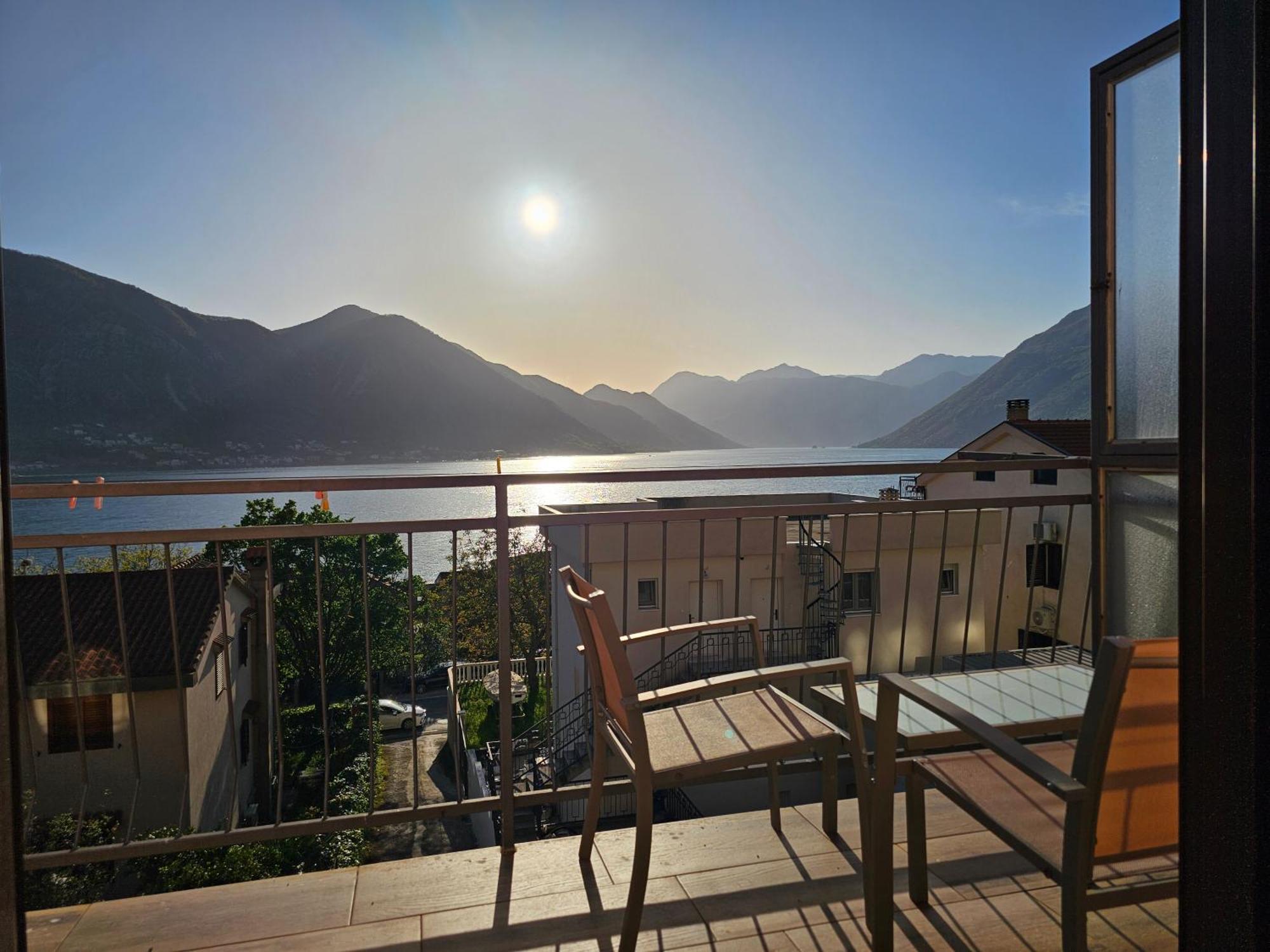 Modern Seaside Escape - Stunning Sea View - Private & Stylish Lejlighed Kotor Eksteriør billede