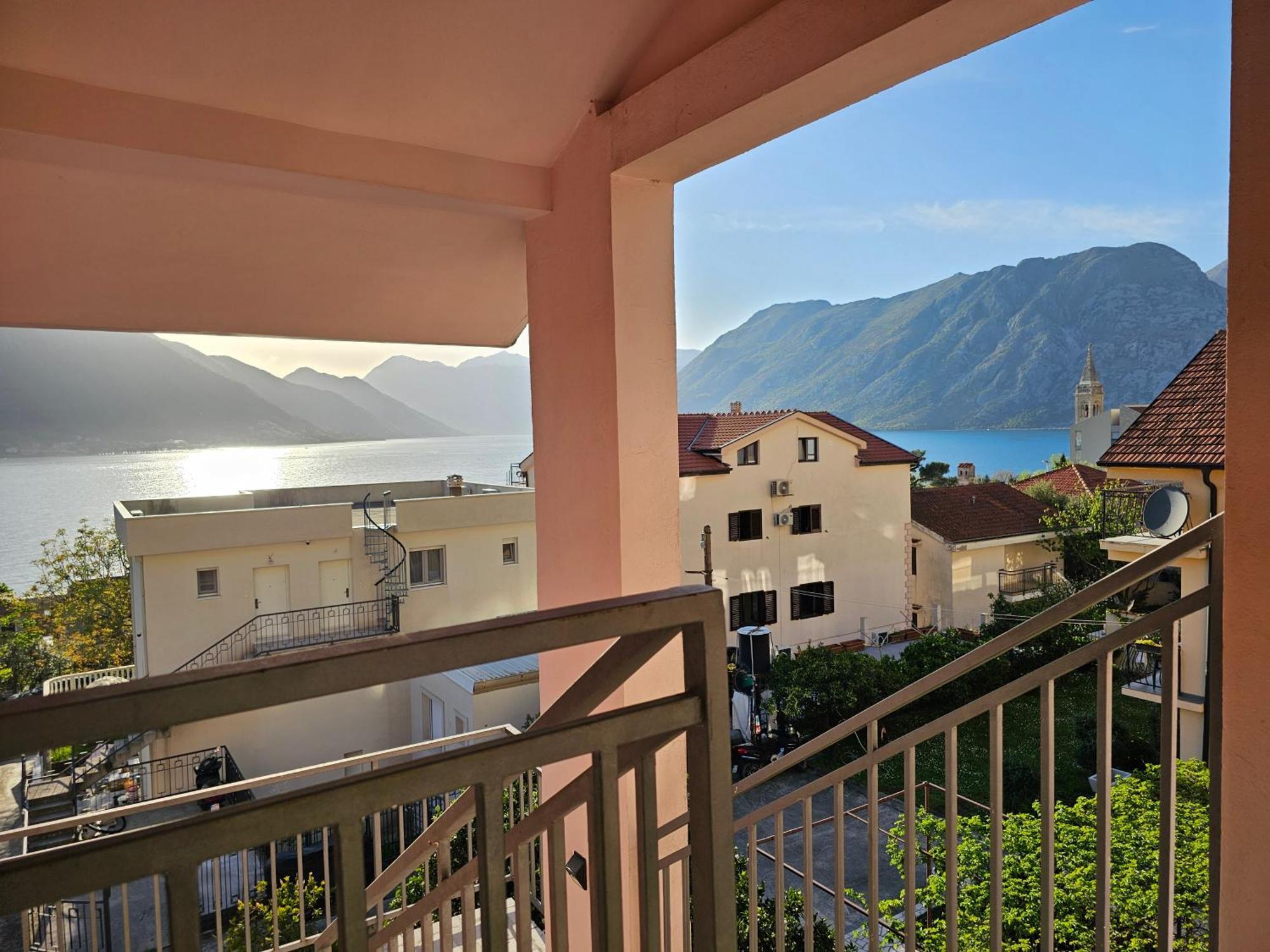 Modern Seaside Escape - Stunning Sea View - Private & Stylish Lejlighed Kotor Eksteriør billede