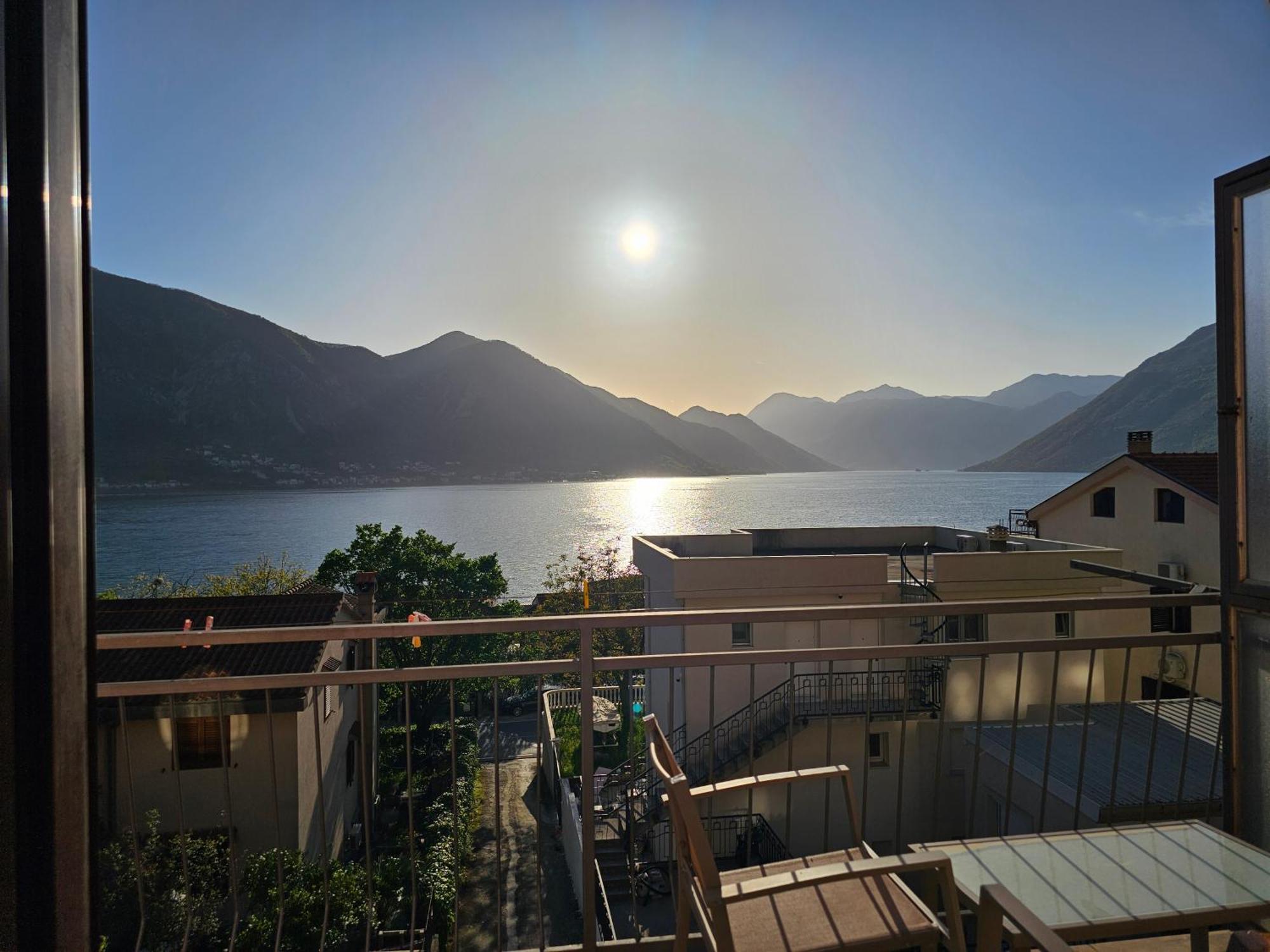 Modern Seaside Escape - Stunning Sea View - Private & Stylish Lejlighed Kotor Eksteriør billede