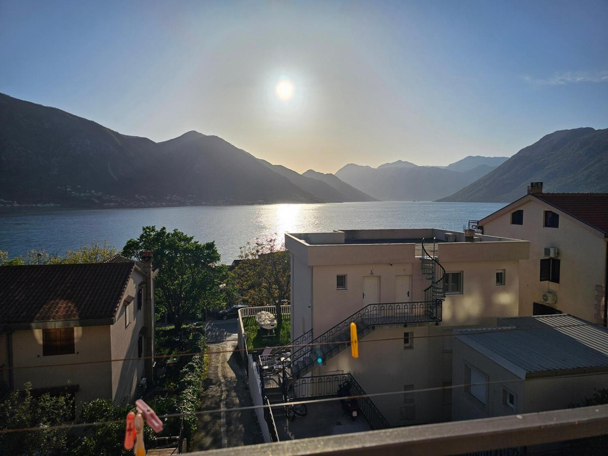 Modern Seaside Escape - Stunning Sea View - Private & Stylish Lejlighed Kotor Eksteriør billede