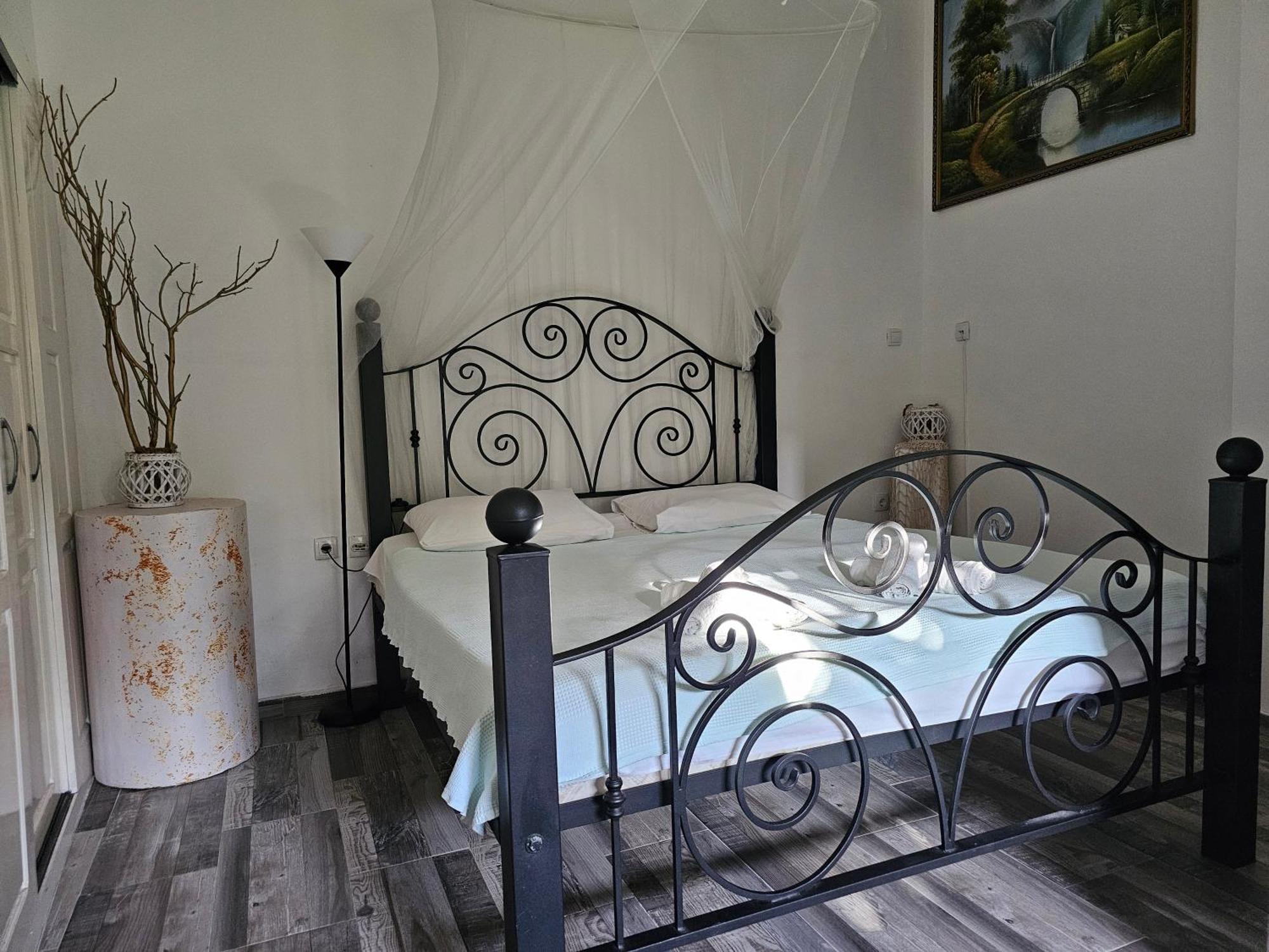 Modern Seaside Escape - Stunning Sea View - Private & Stylish Lejlighed Kotor Eksteriør billede
